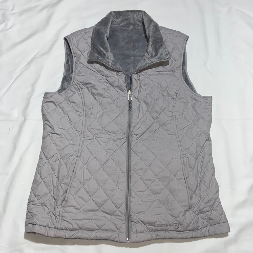 Free Country Reversible Vest. Size Large. Quilted Gray to Gray Faux Fur.